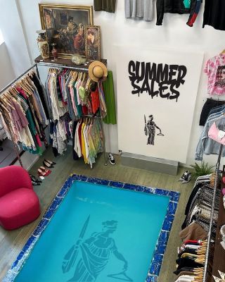 Summer vibes & hot deals! 🔥 Začíname Summer Sale Season – skoč do nášho bazéna plného zliav až do -50% a vylov si timeless...